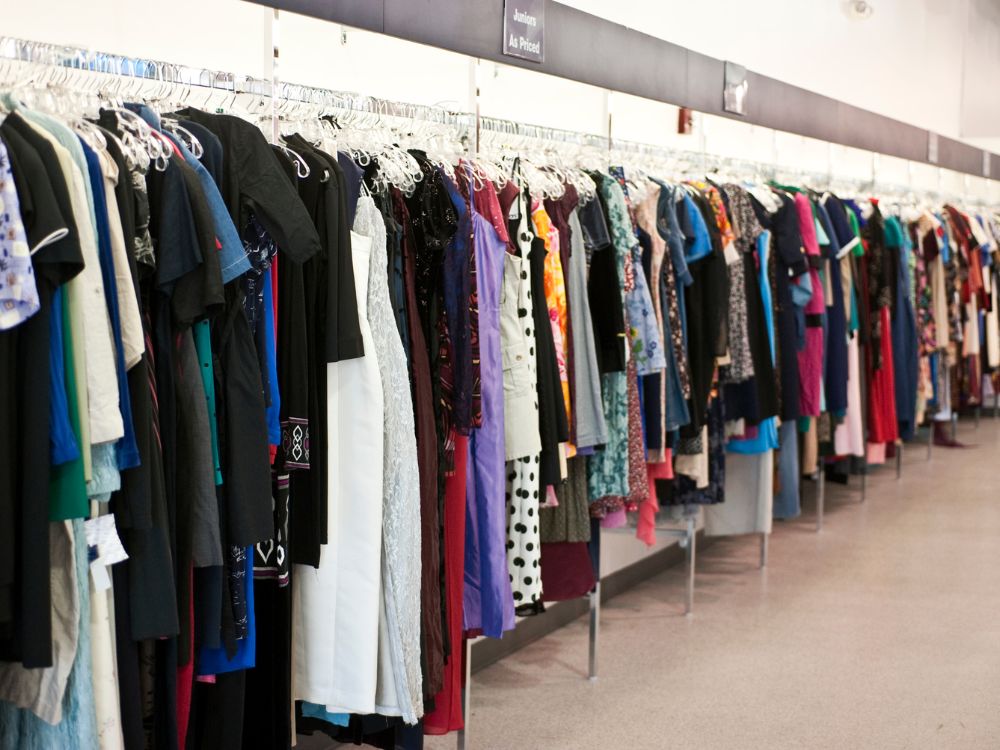 como organizar estoque de loja de roupas